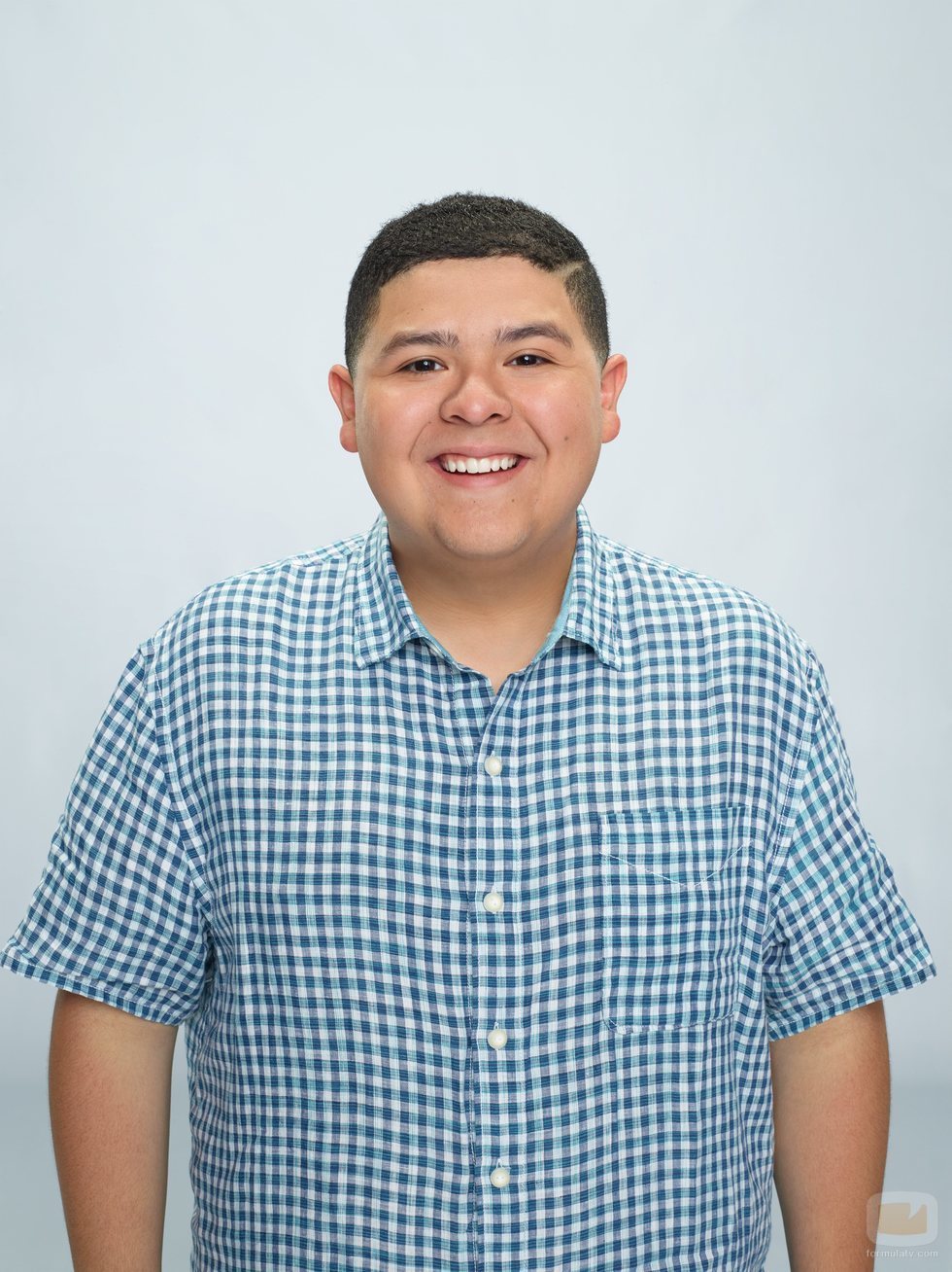 Rico Rodriguez posa para la décima temporada de 'Modern Family'