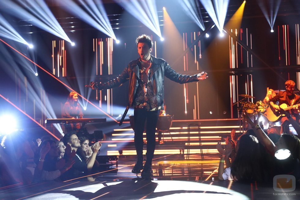 Blas Cantó levantando al público durante la Gala 3 de 'OT 2018'