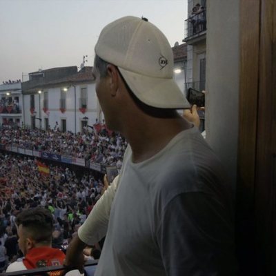 Frank Cuesta observa unos festejos taurinos