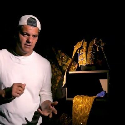 Frank Cuesta y un traje de luces en 'Wild Frank: Toros'
