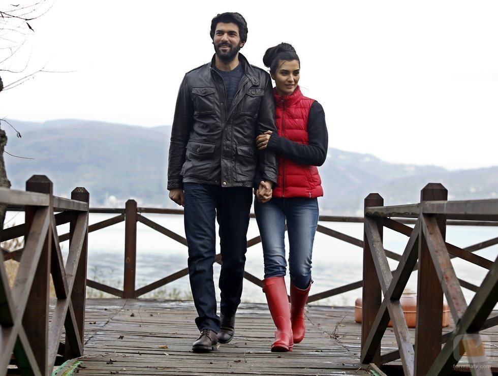 Ömer y Elif de vacaciones en 'Amor de contrabando'