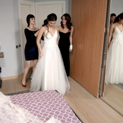 Elif se vista de novia en 'Amor de contrabando'