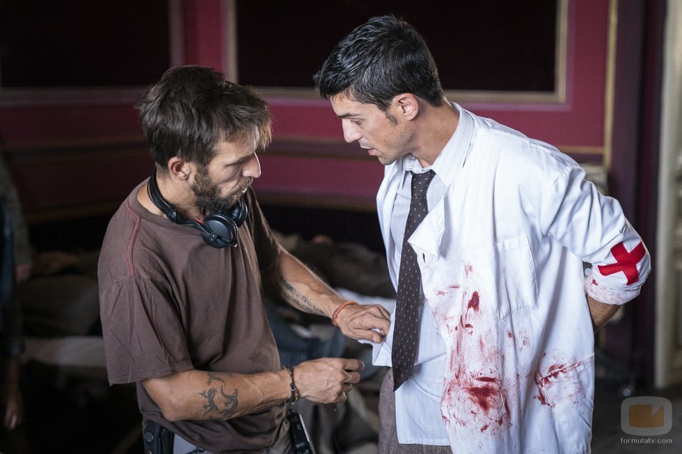 Alejo Sauras en el rodaje de la escena clave del capítulo 2x05 de 'Estoy vivo'