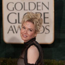 Renee Zellweger posa en la alfombra roja de los Globos de Oro 2009