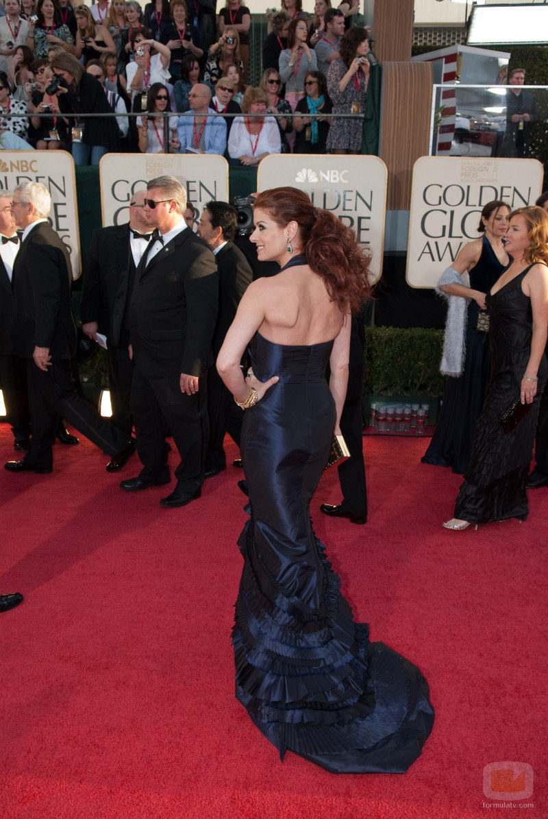 Debra Messing en los Globos de Oro