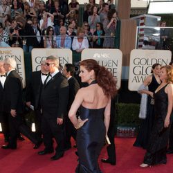 Debra Messing en los Globos de Oro 