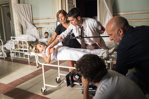 Alejo Sauras y Laura Quirós en el rodaje de la escena clave del capítulo 2x05 de 'Estoy vivo'