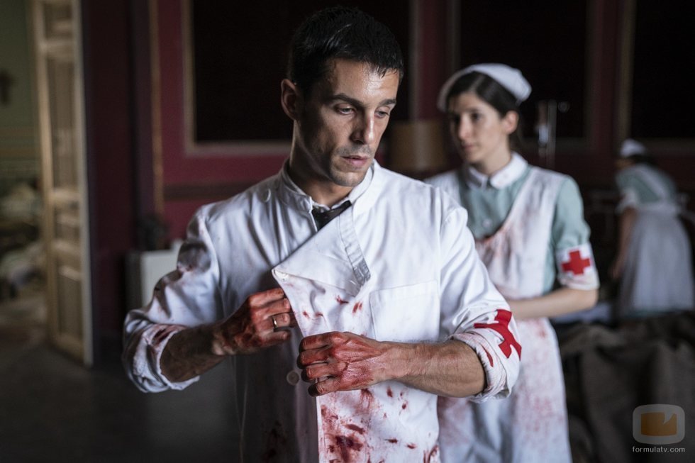 Alejo Sauras como médico en el episodio 2x05 de 'Estoy vivo'
