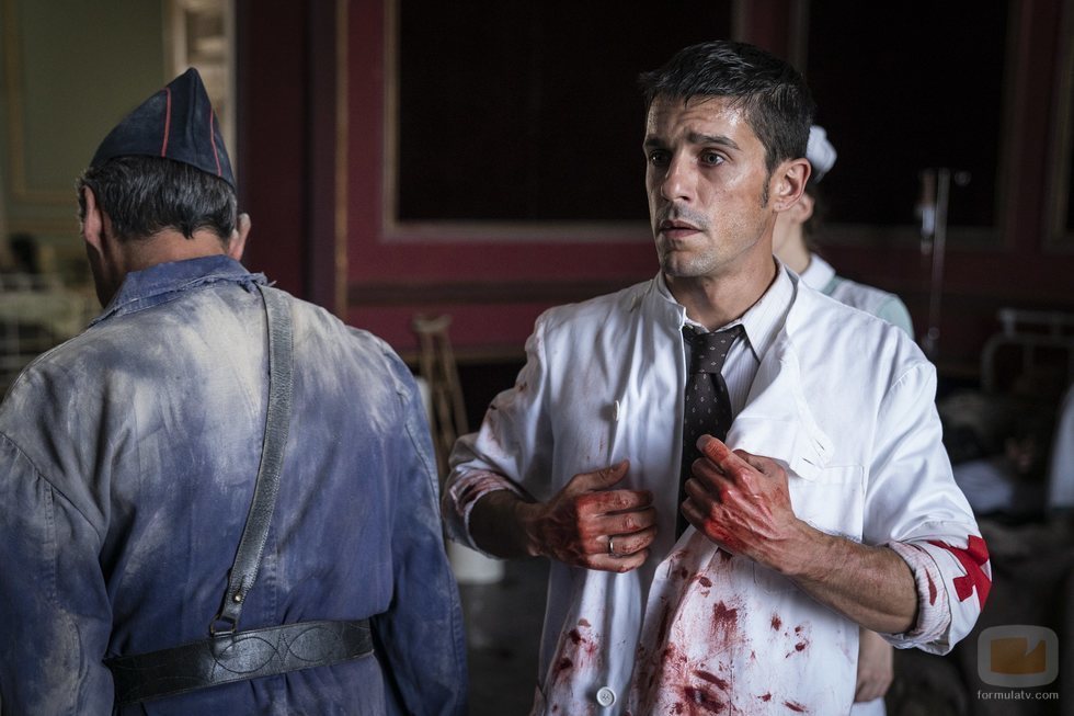 Alejo Sauras en el papel de médico durante la Guerra Civil en 'Estoy vivo'