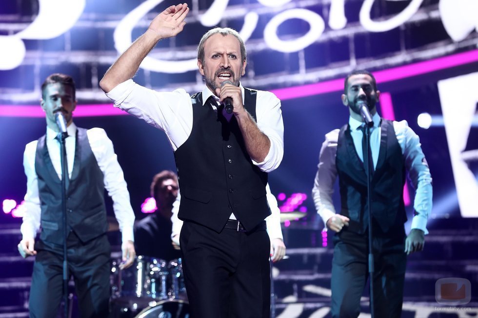 Antonio Garrido es Miguel Bosé en la gala 4 de 'Tu cara me suena'