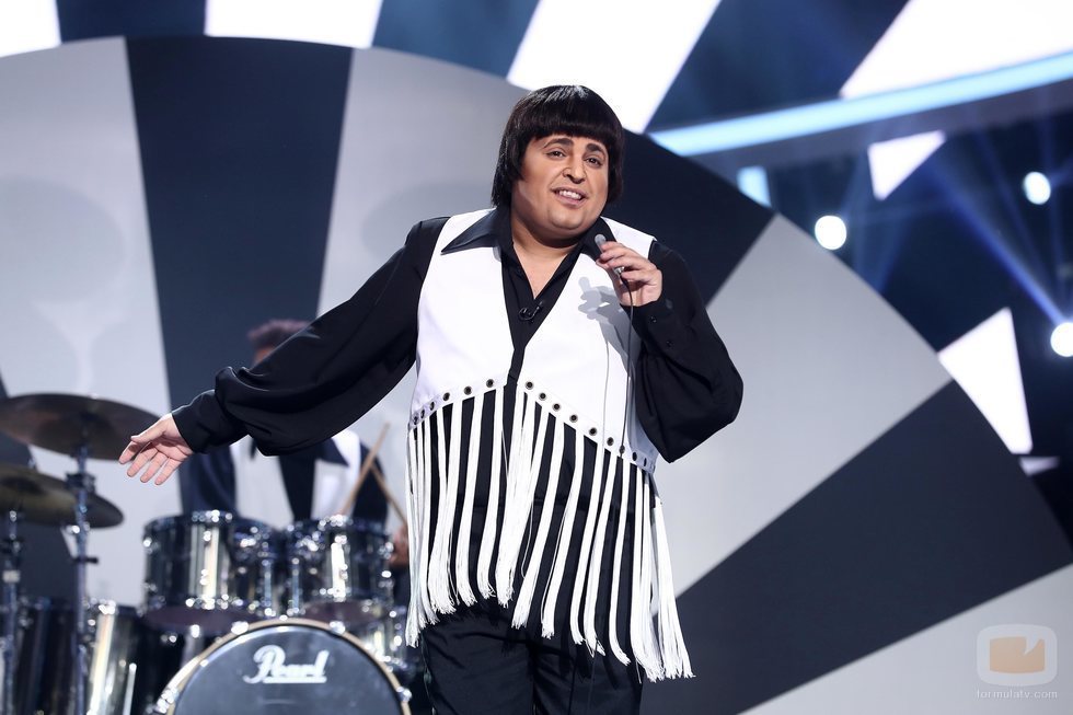 Brays Efe imita a Los Diablos en la gala 4 de 'Tu cara me suena'