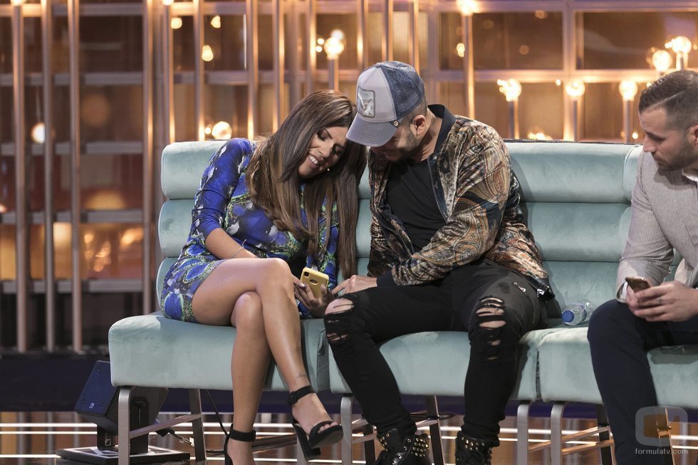 Chabelita Pantoja junto a Omar Montes riendo en la gala 6 de 'GH VIP 6'