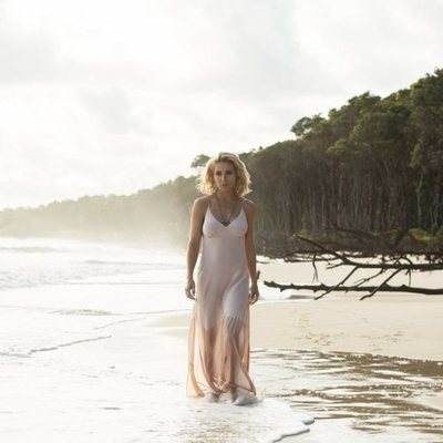 Elsa Pataky como la malvada Adrielle de 'La tierra de las mareas'