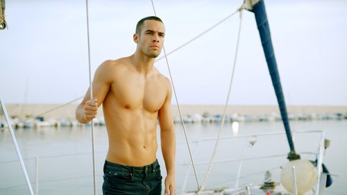 Jesús Mosquera sin camiseta en 'Toy Boy'