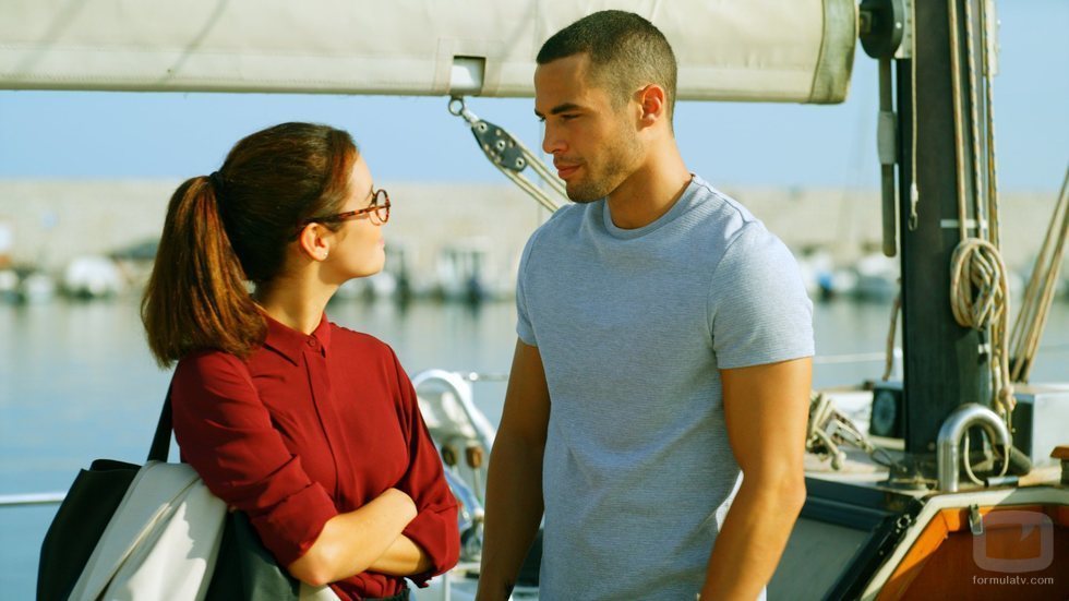 Triana y Hugo se miran en 'Toy Boy'