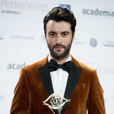 Javier Rey posa en el photocall de los Premios Iris 2018