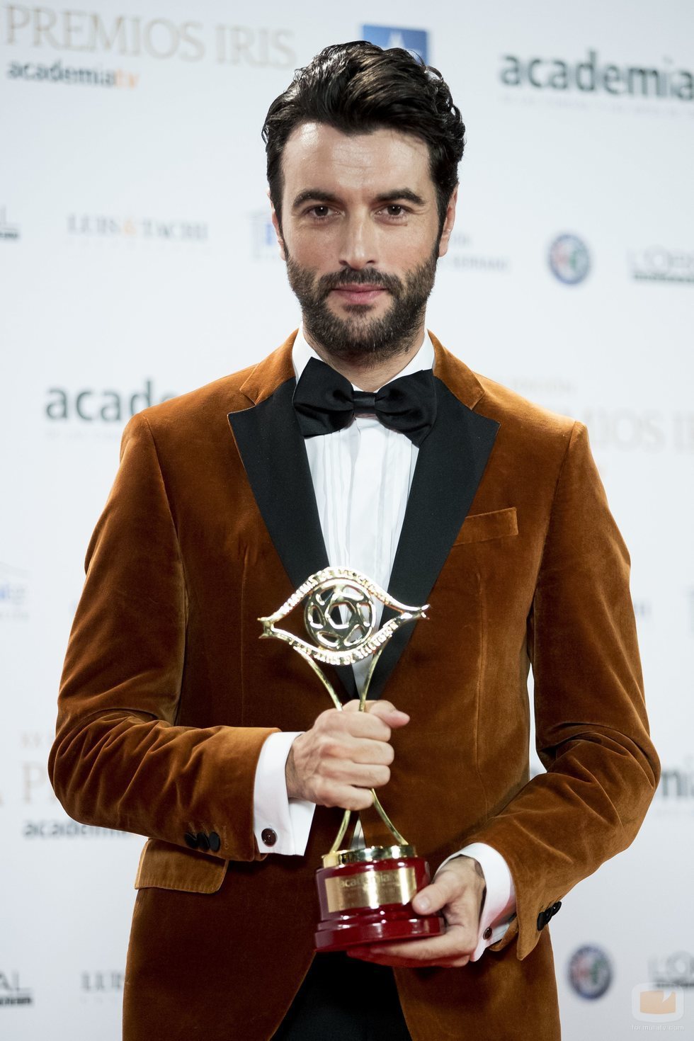 Javier Rey posa en el photocall de los Premios Iris 2018
