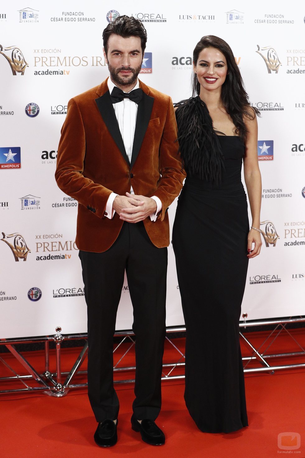 Javier Rey y Jana Pérez posan en los Premios Iris 2018