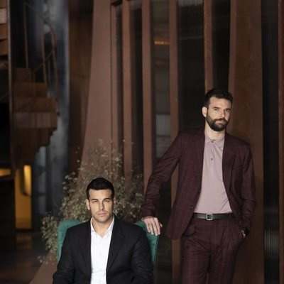 Jon Arias y Mario Casas en la presentación de 'Instinto'
