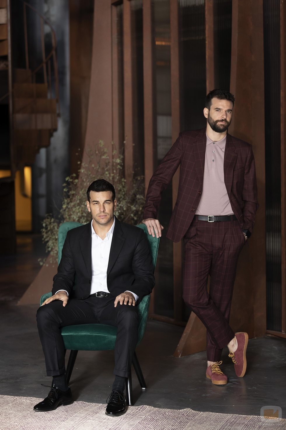 Jon Arias y Mario Casas en la presentación de 'Instinto'