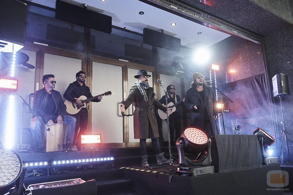 Luis Fonsi y Antonio Orozco de incógnito en el evento de 'La Voz'