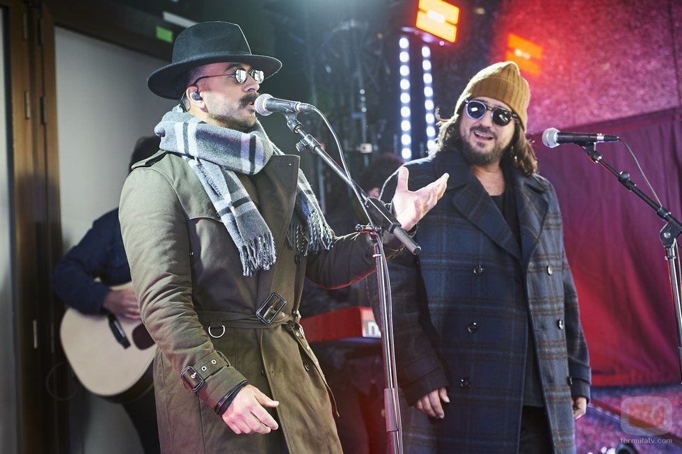 Luis Fonsi y Antonio Orozco en el evento sorpresa de 'La Voz'