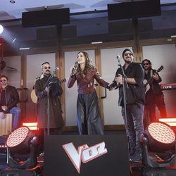 Luis Fonsi, Eva González y Antonio Orozco en el evento sorpresa de 'La Voz'