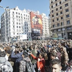 La plaza de Callao llena con el público disfrutando del evento sorpresa de 'La Voz'