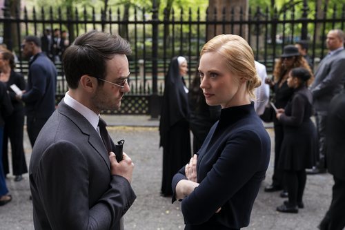 Charlie Cox y Deborah Ann Woll en la tercera temporada de 'Daredevil'