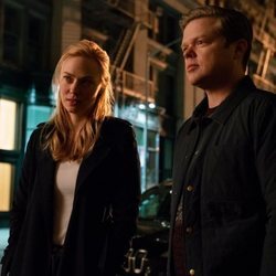 Elden Henson y Deborah Ann Woll en la tercera temporada de 'Daredevil'