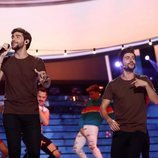 Álvaro Soler y Jordi Coll imitando a Álvaro Soler en la gala 6 de 'Tu cara me suena'