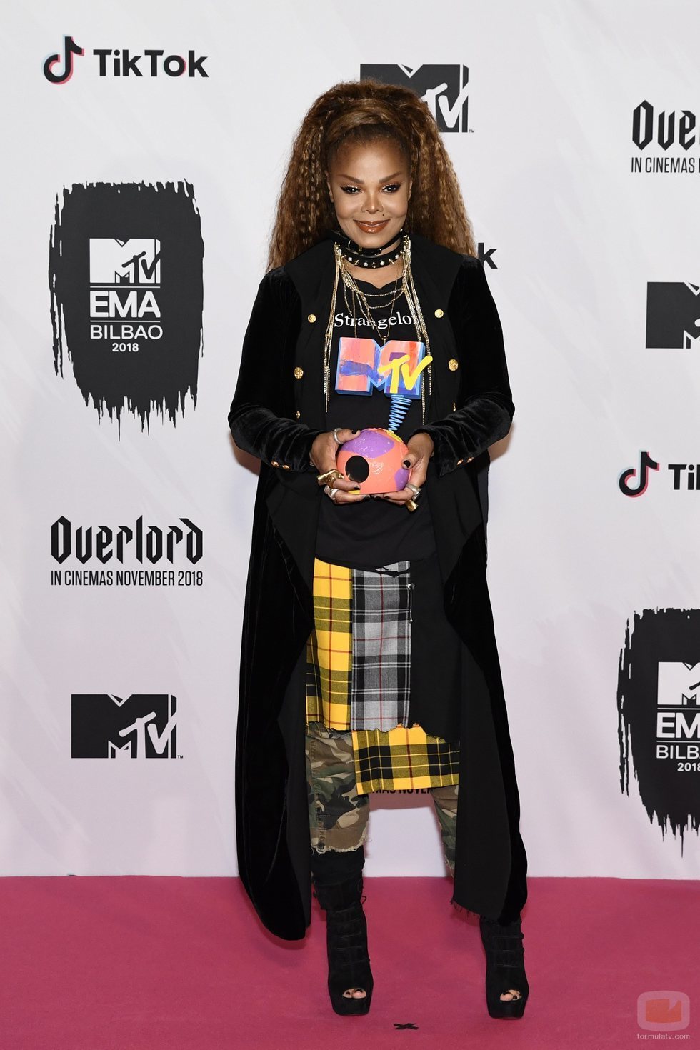 Janet Jackson con su premio Global Icon en los EMAs 2018