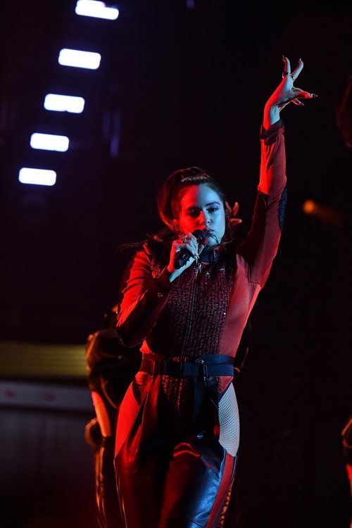 Rosalía canta "Malamente" en los EMAs 2018