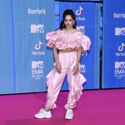Rosalía en la alfombra roja de los EMAs 2018