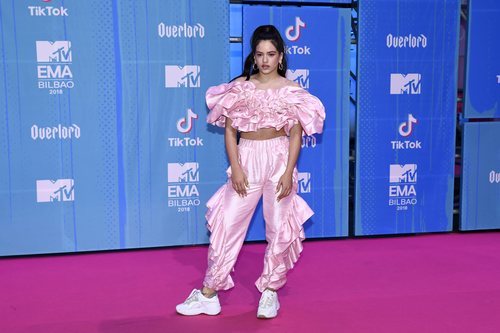 Rosalía en la alfombra roja de los EMAs 2018
