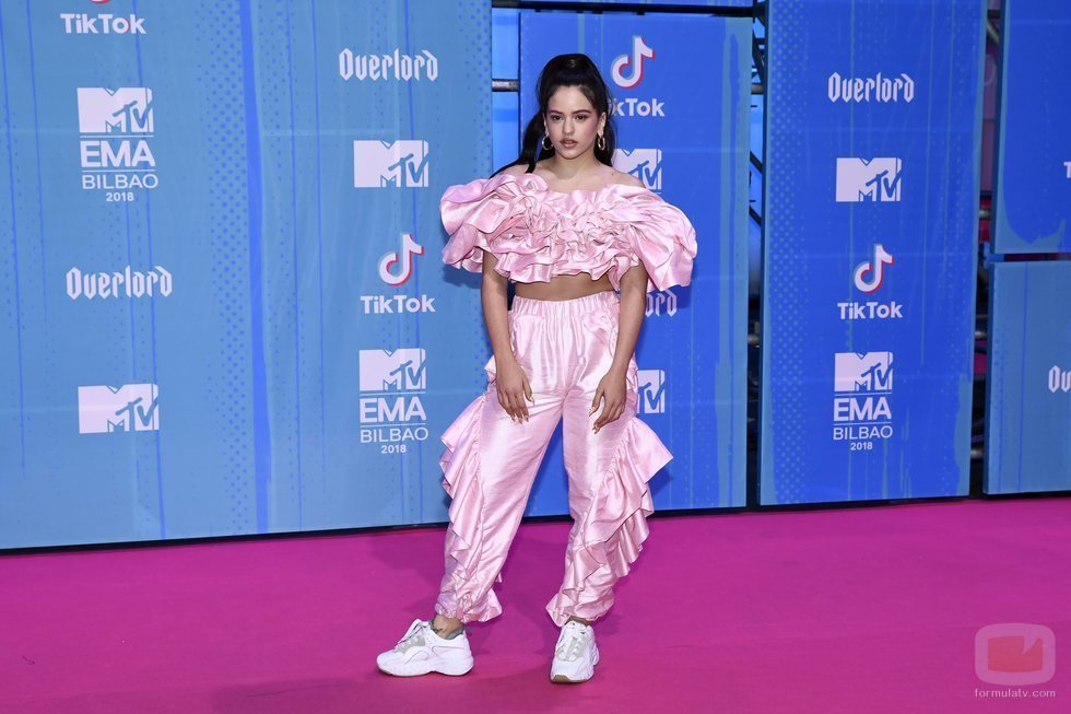 Rosalía en la alfombra roja de los EMAs 2018