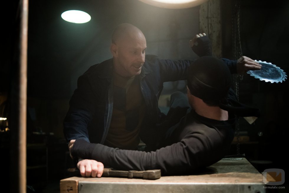 Charlie Cox durante un enfrentamiento en la tercera temporada de 'Daredevil'