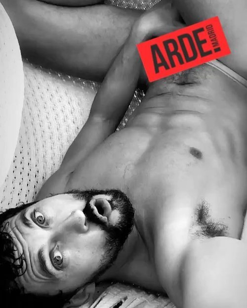 Paco León se desnuda para promocionar el estreno de 'Arde Madrid'