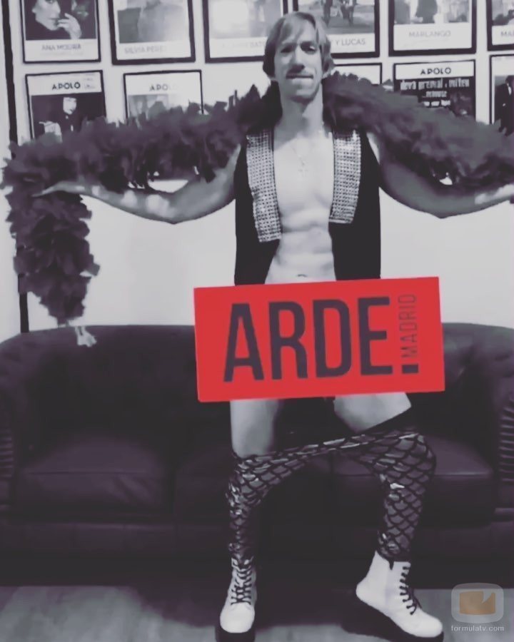 Ken Appledorn se desnuda por el estreno de 'Arde Madrid'