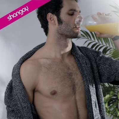 Eduardo Rosa, de 'Presunto culpable', posa semidesnudo en Shangay