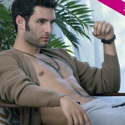 Eduardo Rosa posa provocativamente para Shangay