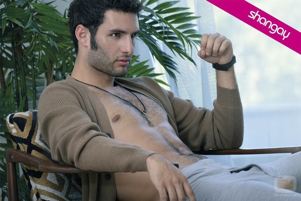 Eduardo Rosa posa provocativamente para Shangay