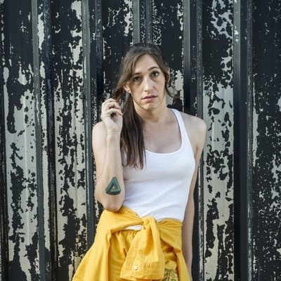 Luna (Abril Zamora) en la cuarta temporada de 'Vis a vis'