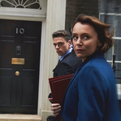 Julia Montague mira con sospecha junto a David Budd en 'Bodyguard'