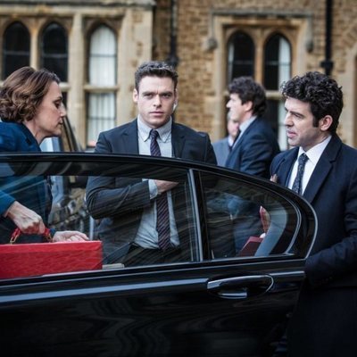 Keeley Hawes, Richard Madden y Paul Ready en 'Bodyguard'
