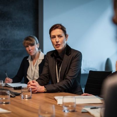 Gina McKee como Anne Sampson de 'Bodyguard'