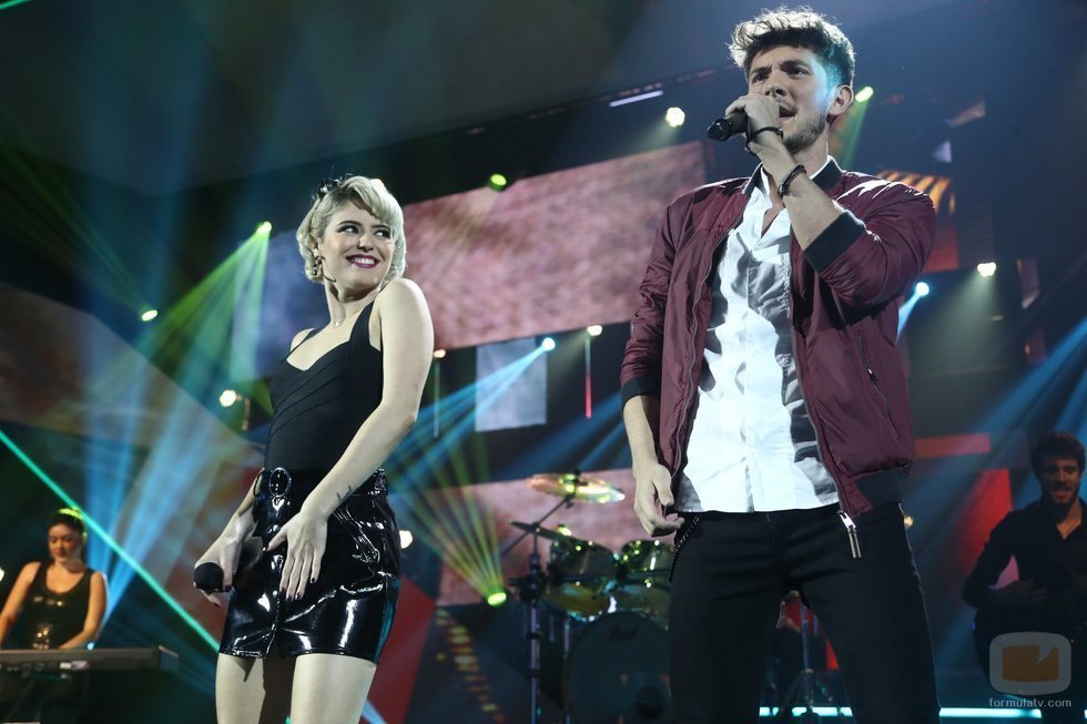 Alba Reche y Carlos Right en su actuación de la Gala 7 de 'OT 2018'