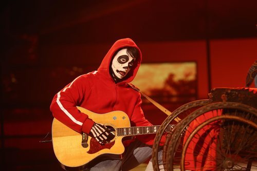 Carlos Baute irreconocible en su actuación de la Gala 7 de 'Tu cara me suena'