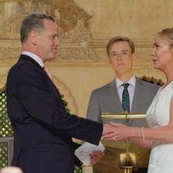 Una pareja en la Alhambra de Granada en 'Cuatro Weddings'