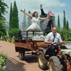 Una novia llega en un tractor en 'Cuatro Weddings'